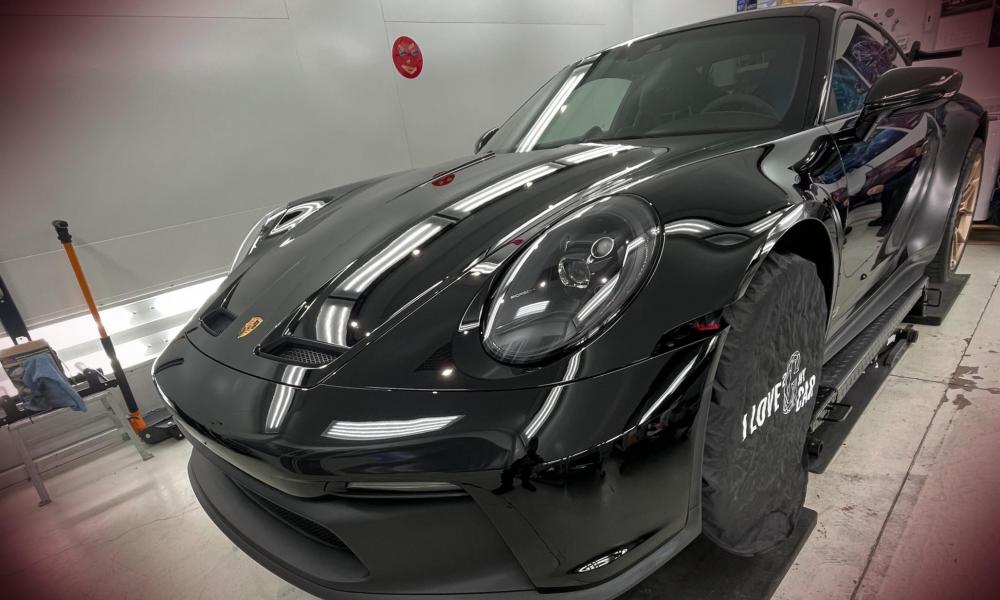 applicazione pellicola PPF antisasso su porsche gt3